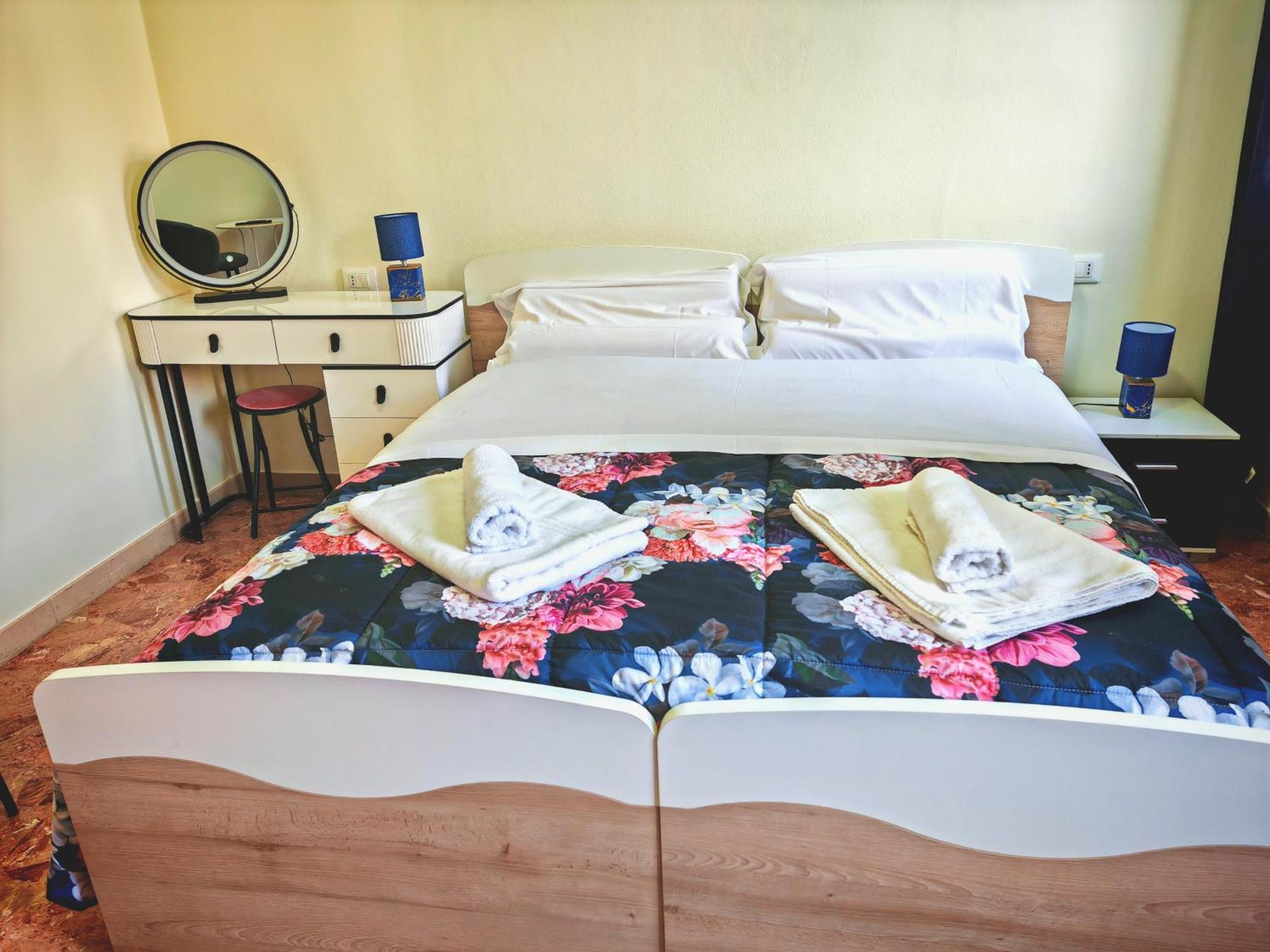 Goldmine Guest House 2 Venice Room photo
